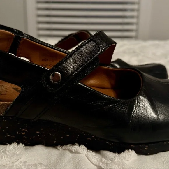OTBT Black Leather Slingback Shoes - Picture 5 of 6